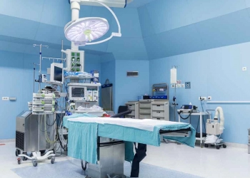 Saç Akimi bir Ameliyattır! Hastanede yapılmalıdır!